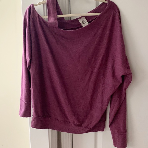 Free People Tops - Free People cut out shoulder purple top size XS